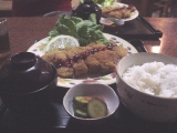700円
